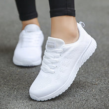 Carica l'immagine nel visualizzatore di Gallery, Women Casual Shoes Fashion Breathable Walking Mesh Flat Shoes Sneakers Women 2020 Gym Vulcanized Shoes White Female Footwear