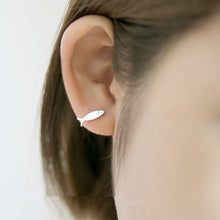 Carica l&#39;immagine nel visualizzatore di Gallery, Cat And Fish Stud Earrings
