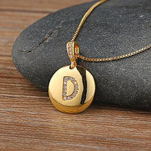 Carica l&#39;immagine nel visualizzatore di Gallery, Top Quality Initial Letter Necklace Gold 26 Letters | Charm Necklaces Pendants
