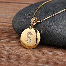 Carica l&#39;immagine nel visualizzatore di Gallery, Top Quality Initial Letter Necklace Gold 26 Letters | Charm Necklaces Pendants
