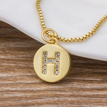 Carica l&#39;immagine nel visualizzatore di Gallery, Hot Sale Wholesale Women Girls Gold Initial 26 Letters Necklace Long Charm Personal Necklace Pendants Copper CZ Jewelry
