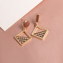 Carica l&#39;immagine nel visualizzatore di Gallery, New Fashion Round Dangle Drop Korean Earrings For Women | Geometric Round Heart Gold Earring 2020
