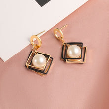 Carica l&#39;immagine nel visualizzatore di Gallery, New Fashion Round Dangle Drop Korean Earrings For Women | Geometric Round Heart Gold Earring 2020
